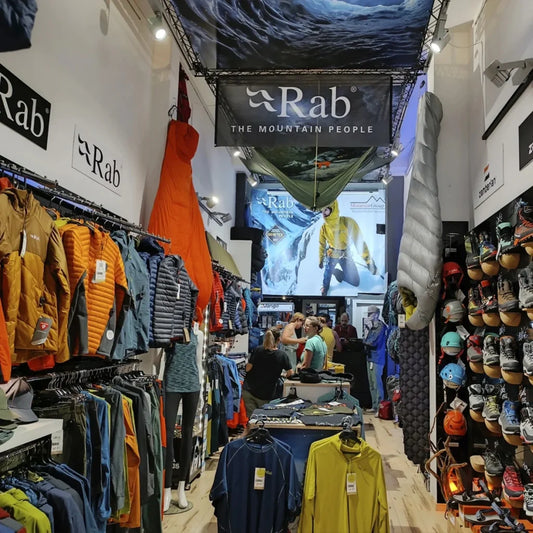 Fachada de la tienda Mountain Group en Madrid