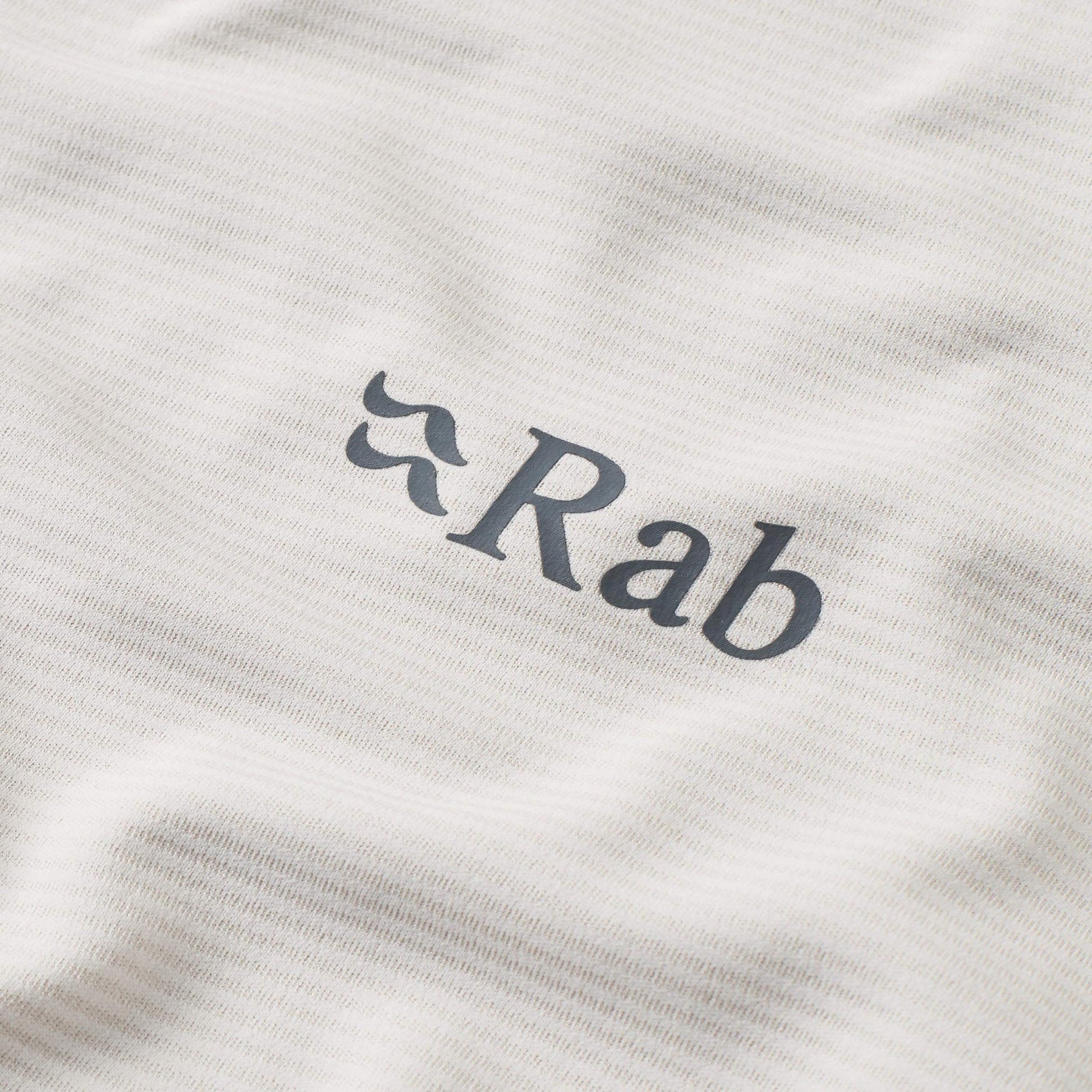 Rab Men's Force Stamp Tee – Camiseta Técnica UPF 40+ Dryflo™ Solar para Montaña y Trail - Camisetas técnicas