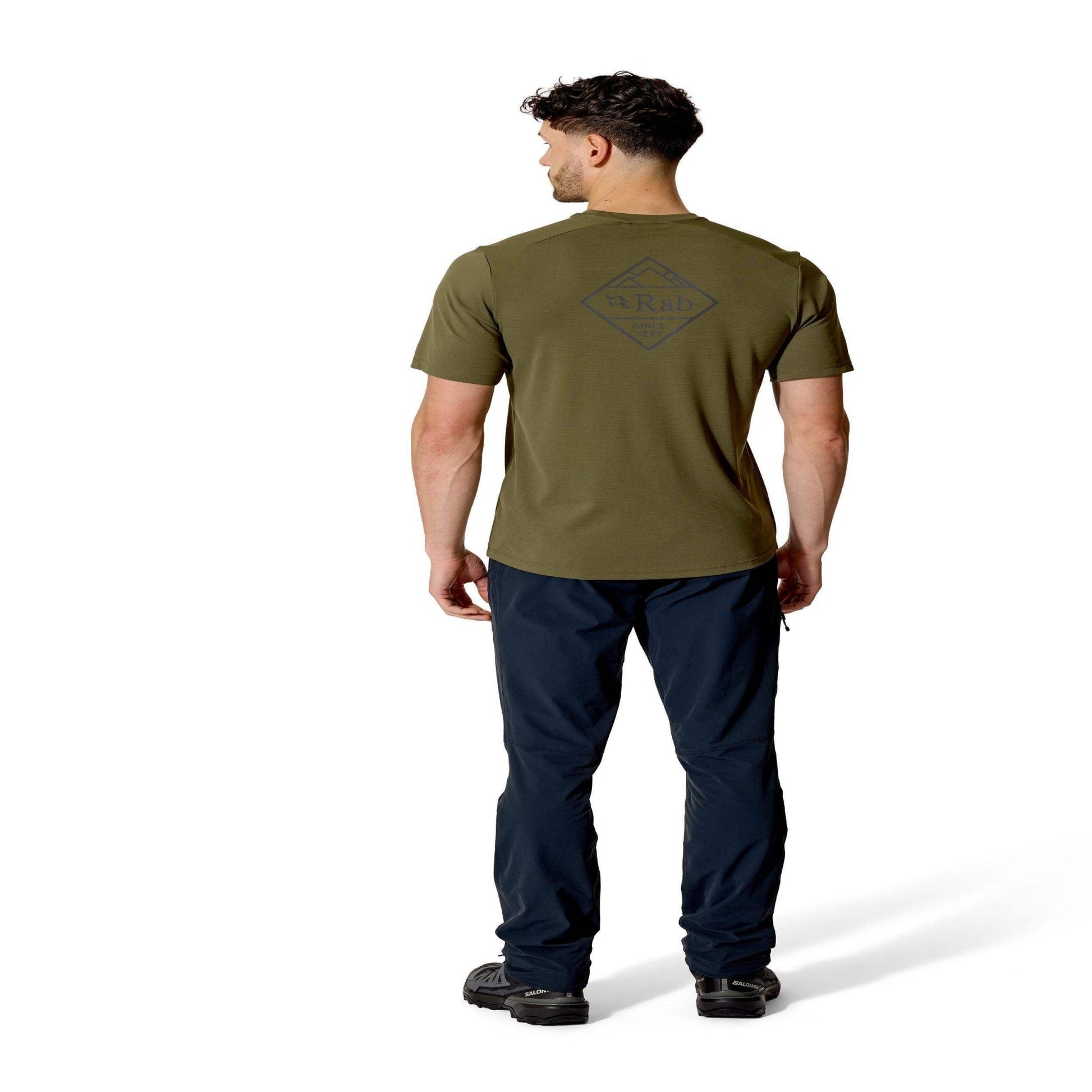 Rab Men's Force Stamp Tee – Camiseta Técnica UPF 40+ Dryflo™ Solar para Montaña y Trail - Camisetas técnicas